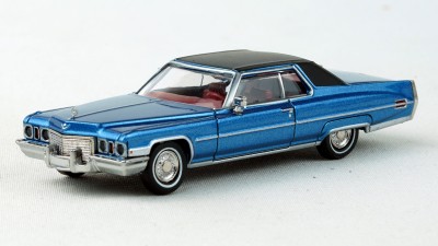 BR18128 HO Scale Brekina 1972 Cadillac Coupe DeVille - Metallic Blue/Black