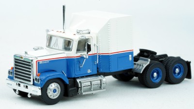 BR85781 HO Scale Brekina Chevrolet Bison Sleeper Truck Tractor - White/Blue