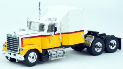 BR85782 HO Scale Brekina Chevrolet Bison Sleeper Truck Tractor - White/Yellow