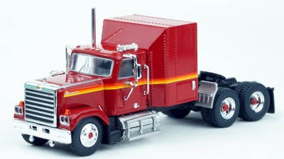 BR85784 HO Scale Brekina Chevrolet Bison Sleeper Truck Tractor - Red