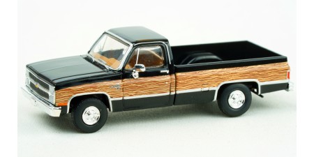 BR19658 - Brekina HO 1981 Chevrolet C20 Pickup - Black Woodgrain Sides