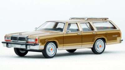 BR19630 HO Scale Brekina 1979 Ford LTD Country Squire Station Wagon - Metallic Gold