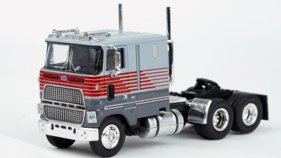 BR85856 HO Scale Brekina Ford CLT-9000 COE Truck Tractor Gray/Red