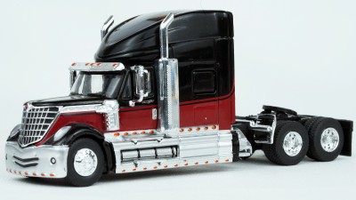 BR85829 HO Scale Brekina International LoneStar Sleeper Truck Tractor - Black/Red