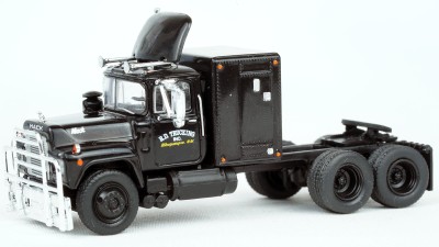 BR85800 HO Scale Brekina Mack RS700 Truck Tractor Black "Rubber Duck"