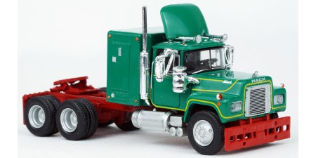 BR85803 HO Scale Brekina Mack RS700 Truck Tractor Green/Red