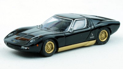 870103024 HO Scale Minichamps 1966 Lamborghini Miura - Black/Gold