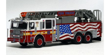 870228 - PCX87 Ferrara Ultra - FDNY Ladder 10 Fire Truck - Manhattan (World Trade Center)
