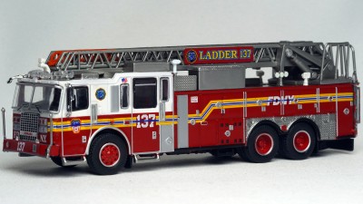 870235 - PCX87 Ferrara Ultra - FDNY Ladder 137 Fire Truck - Queens (Rockaway Park)