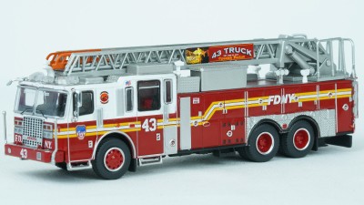 870689 - PCX87 Ferrara Ultra - FDNY Ladder 43 Fire Truck - Manhattan (Upper East Side)